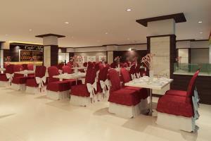 Hallmark Regency - Hotel